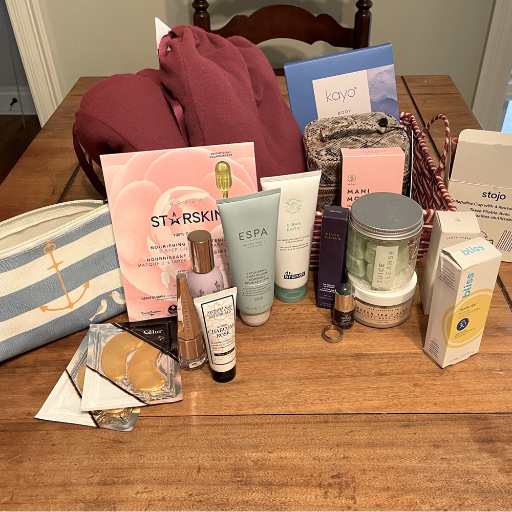 Self-care gift basket (24 items)